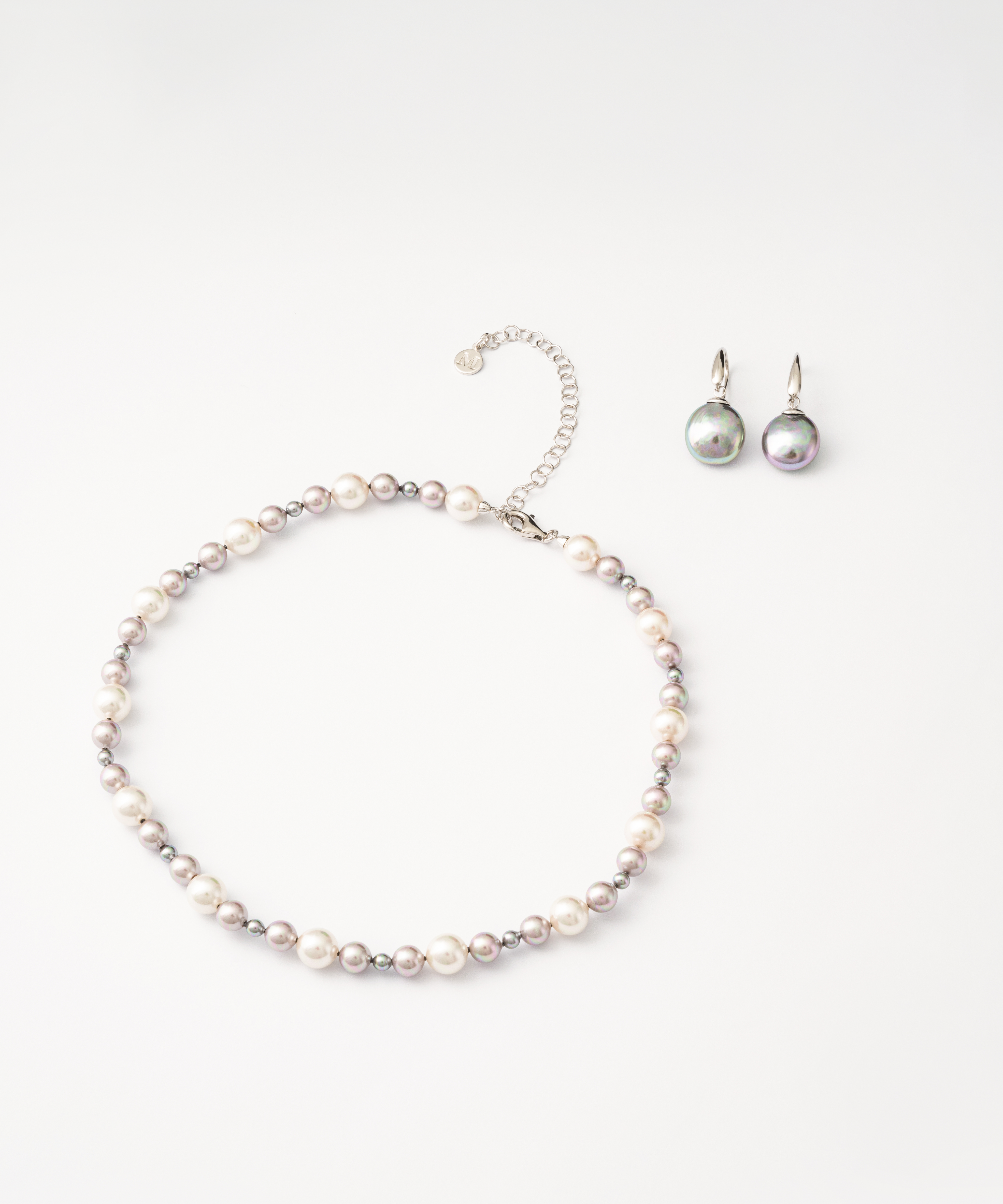 Brincos Lyra Prateados Pérola 12mm Cinzenta
