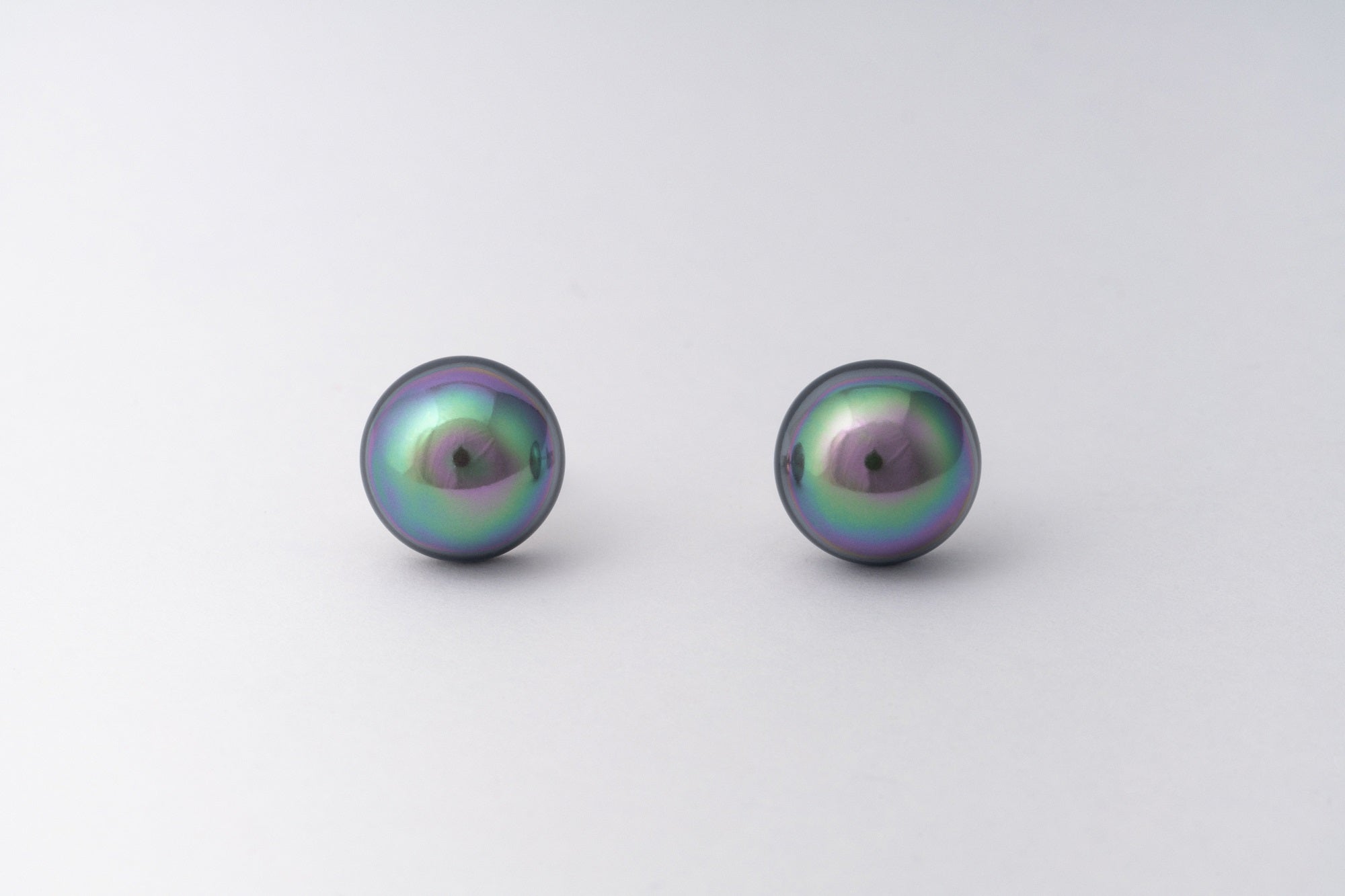 Brincos Lyra Prateados Pérola 12mm Mabé Cinzento
