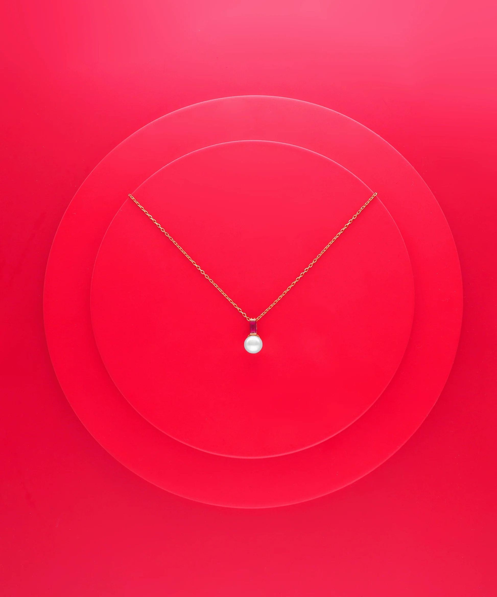 Colar Selene Dourado Pérola 8mm Vermelho