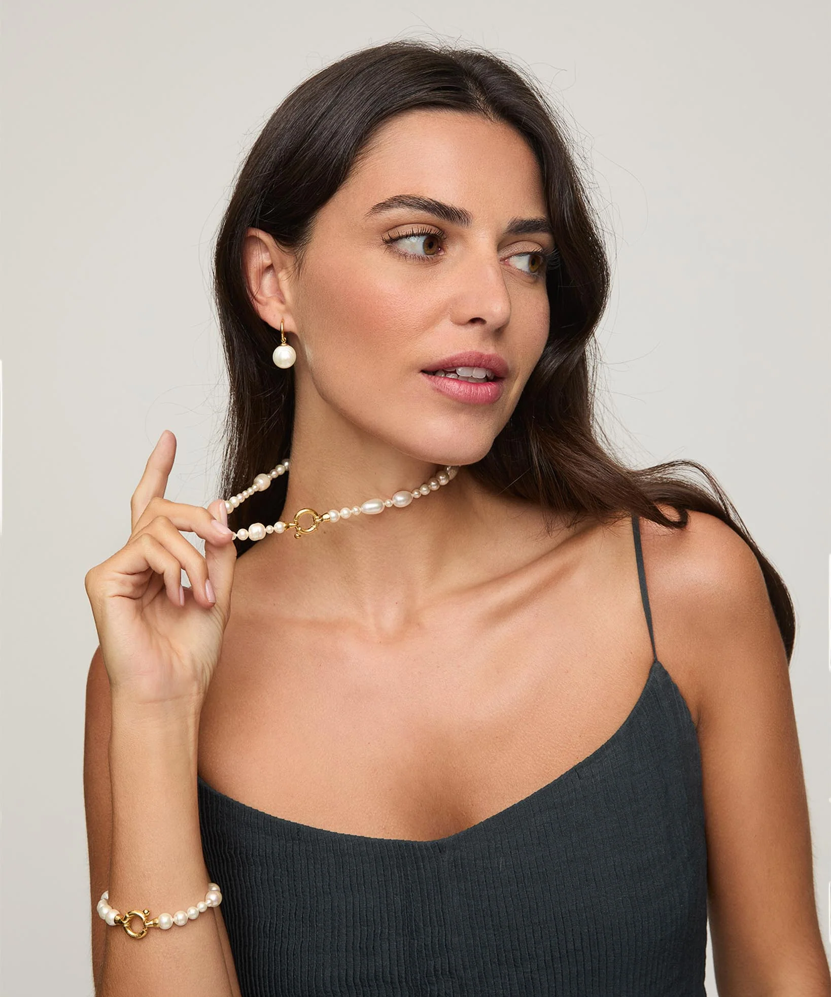Colar Wild Pearls Dourado Pérolas 4-12mm